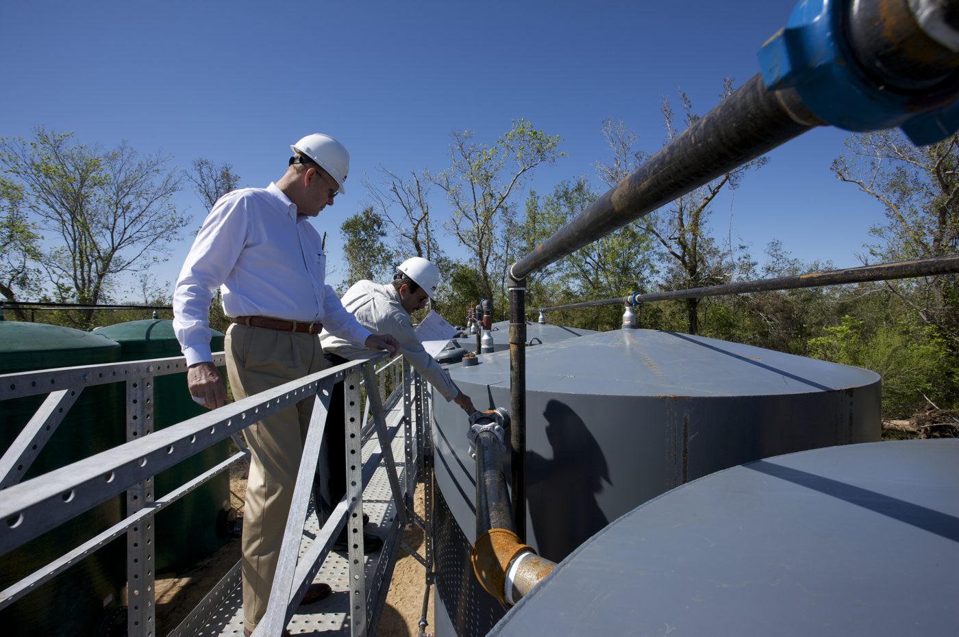 Inspección de tanques de almacenamiento en Harding Field, Texas